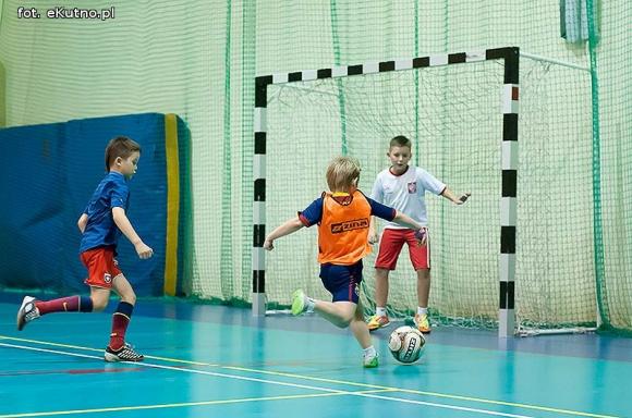 Nieprawda, że w Kutnie jest nudno: pasja do piłki nożnej w Akademii Futbolu