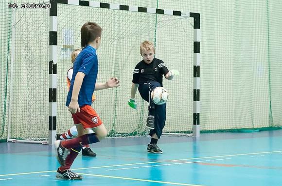 Nieprawda, że w Kutnie jest nudno: pasja do piłki nożnej w Akademii Futbolu