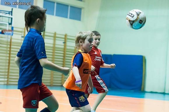 Nieprawda, że w Kutnie jest nudno: pasja do piłki nożnej w Akademii Futbolu
