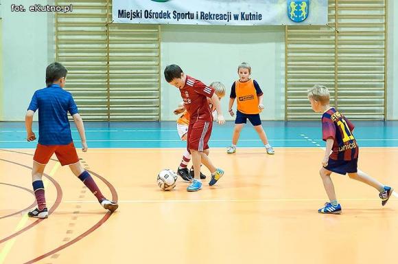 Nieprawda, że w Kutnie jest nudno: pasja do piłki nożnej w Akademii Futbolu