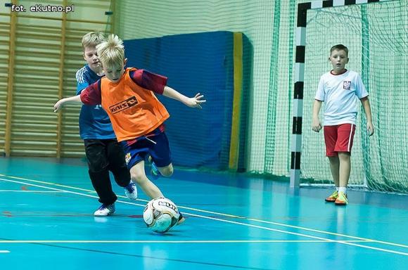 Nieprawda, że w Kutnie jest nudno: pasja do piłki nożnej w Akademii Futbolu