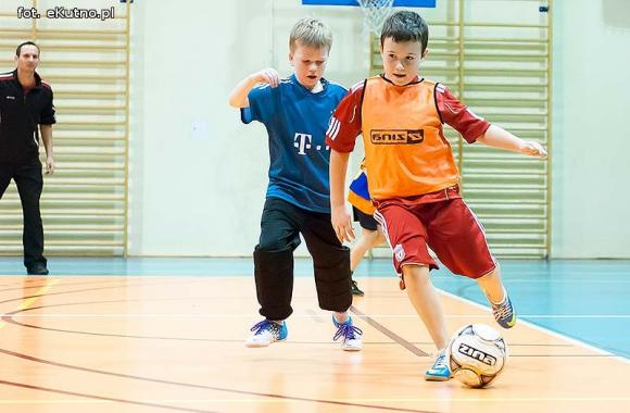 Nieprawda, że w Kutnie jest nudno: pasja do piłki nożnej w Akademii Futbolu