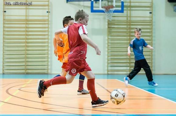 Nieprawda, że w Kutnie jest nudno: pasja do piłki nożnej w Akademii Futbolu