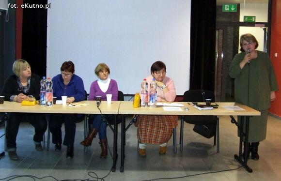 Po co tu przyszłyśmy? Chłopiec do bicia i słowa prezydenta