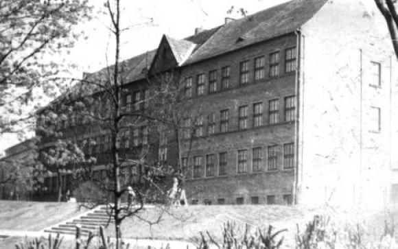 Pod patronatem eKutno.pl: 60-lecie II Liceum im. J. Kasprowicza w Kutnie cz.2 historii