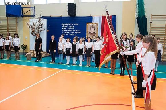 Czar wspomnień i podziękowania. 35-lecie nadania imienia Szkoły Podstawowej Nr 6 w Kutnie