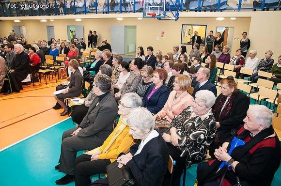Czar wspomnień i podziękowania. 35-lecie nadania imienia Szkoły Podstawowej Nr 6 w Kutnie
