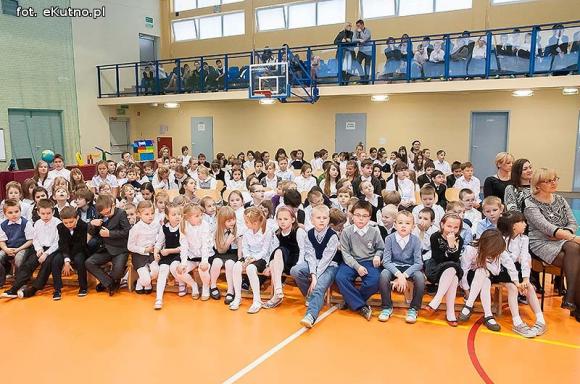 Czar wspomnień i podziękowania. 35-lecie nadania imienia Szkoły Podstawowej Nr 6 w Kutnie
