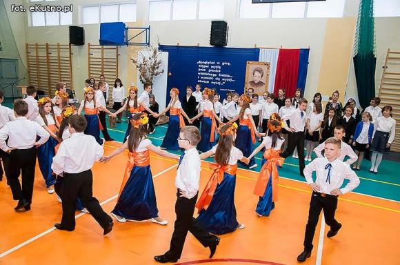 Czar wspomnień i podziękowania. 35-lecie nadania imienia Szkoły Podstawowej Nr 6 w Kutnie