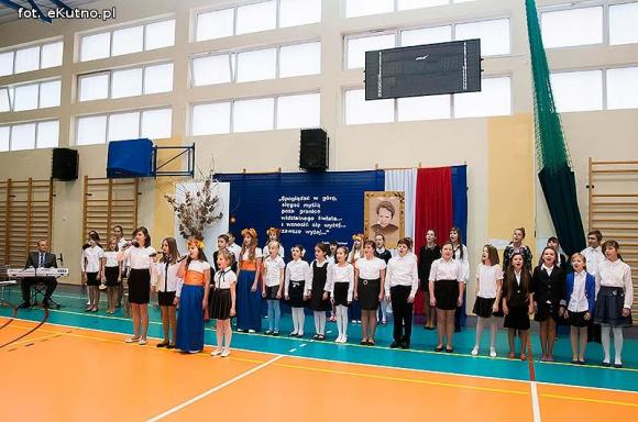 Czar wspomnień i podziękowania. 35-lecie nadania imienia Szkoły Podstawowej Nr 6 w Kutnie