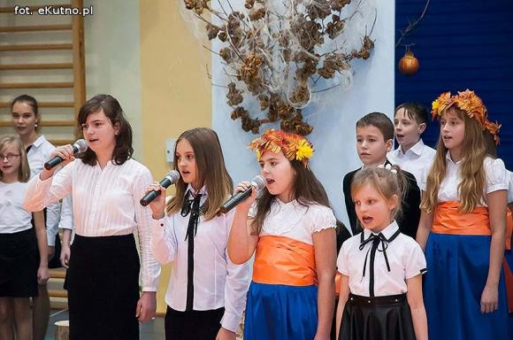 Czar wspomnień i podziękowania. 35-lecie nadania imienia Szkoły Podstawowej Nr 6 w Kutnie