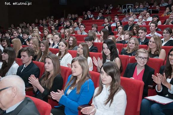 Wierzyłem zawsze w światła moc, Władnącą nad mrokami ... Urodziny Kasprowicza i na zawsze młoda 60-tka