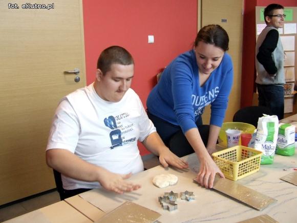 Autystyczny czyli kto? Autystyczny czyli jaki? Poznajmy autystów