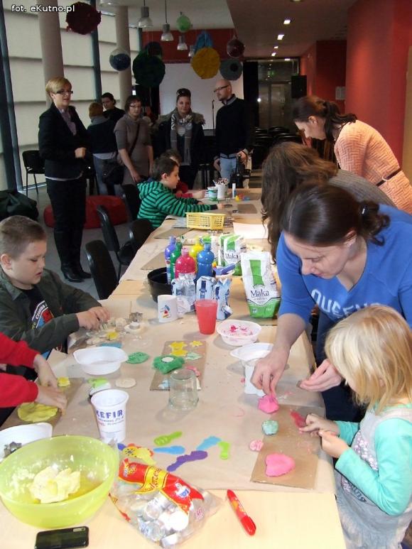 Autystyczny czyli kto? Autystyczny czyli jaki? Poznajmy autystów