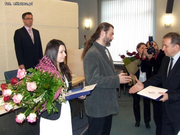 Kulturalnie na sesji Rady Miasta Kutna: nagrody prezydenta i kwiaty dla dyrektor Kutnowskiego Domu Kultury