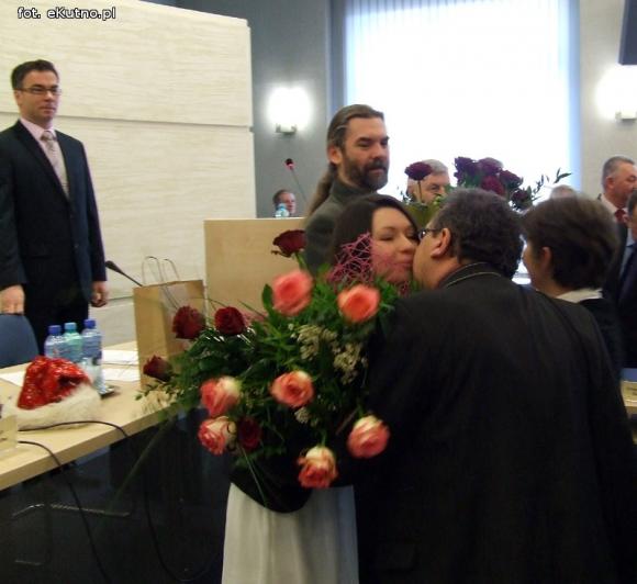 Kulturalnie na sesji Rady Miasta Kutna: nagrody prezydenta i kwiaty dla dyrektor Kutnowskiego Domu Kultury