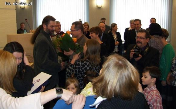 Kulturalnie na sesji Rady Miasta Kutna: nagrody prezydenta i kwiaty dla dyrektor Kutnowskiego Domu Kultury