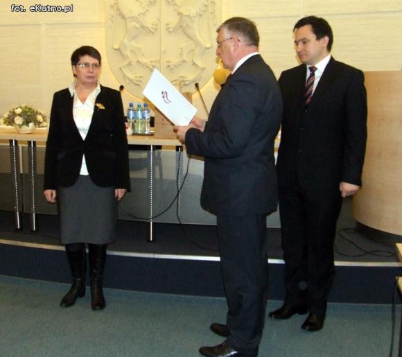 Kulturalnie na sesji Rady Miasta Kutna: nagrody prezydenta i kwiaty dla dyrektor Kutnowskiego Domu Kultury