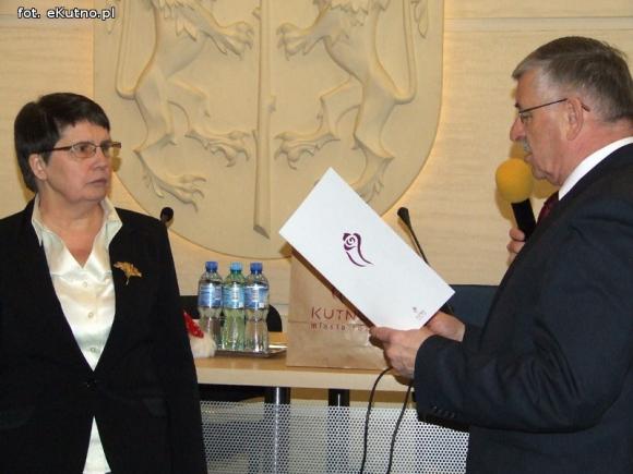 Kulturalnie na sesji Rady Miasta Kutna: nagrody prezydenta i kwiaty dla dyrektor Kutnowskiego Domu Kultury