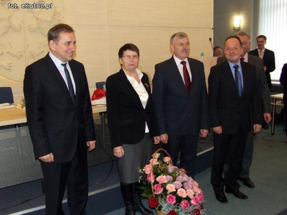 Kulturalnie na sesji Rady Miasta Kutna: nagrody prezydenta i kwiaty dla dyrektor Kutnowskiego Domu Kultury