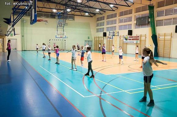 Nieprawda, że w Kutnie jest nudno: koszykówka od najmłodszych lat