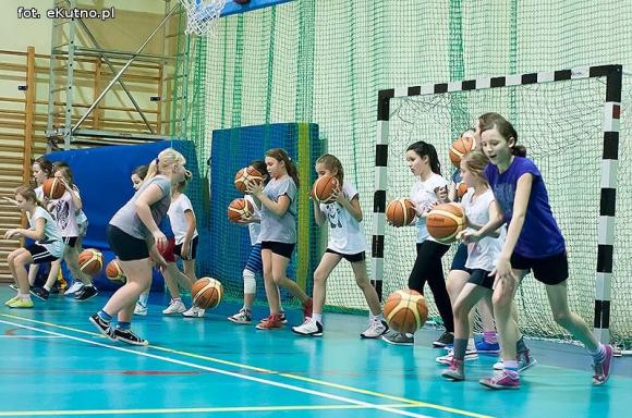 Nieprawda, że w Kutnie jest nudno: koszykówka od najmłodszych lat