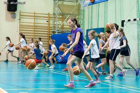 Nieprawda, że w Kutnie jest nudno: koszykówka od najmłodszych lat