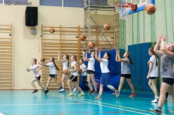 Nieprawda, że w Kutnie jest nudno: koszykówka od najmłodszych lat