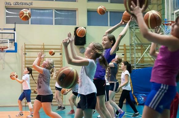 Nieprawda, że w Kutnie jest nudno: koszykówka od najmłodszych lat