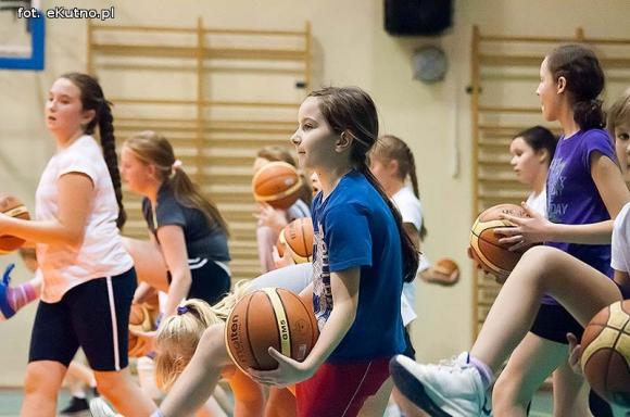 Nieprawda, że w Kutnie jest nudno: koszykówka od najmłodszych lat