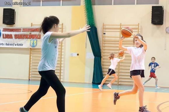 Nieprawda, że w Kutnie jest nudno: koszykówka od najmłodszych lat