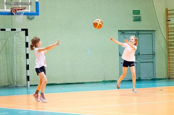 Nieprawda, że w Kutnie jest nudno: koszykówka od najmłodszych lat