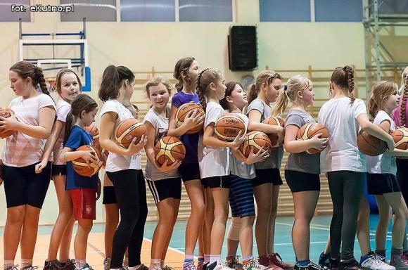 Nieprawda, że w Kutnie jest nudno: koszykówka od najmłodszych lat