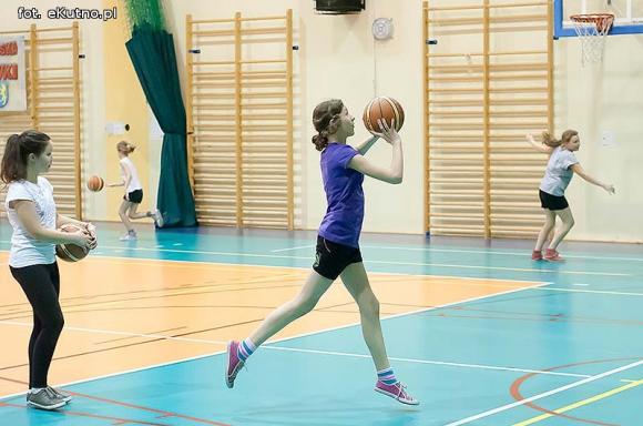 Nieprawda, że w Kutnie jest nudno: koszykówka od najmłodszych lat