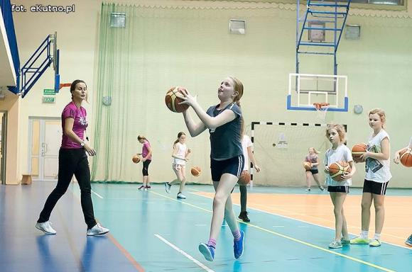 Nieprawda, że w Kutnie jest nudno: koszykówka od najmłodszych lat
