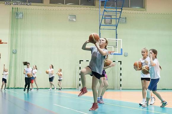 Nieprawda, że w Kutnie jest nudno: koszykówka od najmłodszych lat