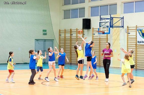 Nieprawda, że w Kutnie jest nudno: koszykówka od najmłodszych lat