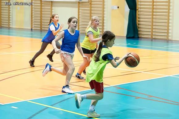 Nieprawda, że w Kutnie jest nudno: koszykówka od najmłodszych lat