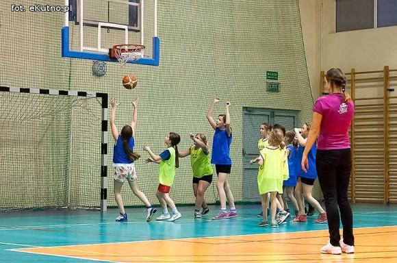Nieprawda, że w Kutnie jest nudno: koszykówka od najmłodszych lat