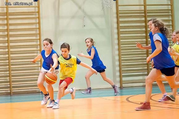 Nieprawda, że w Kutnie jest nudno: koszykówka od najmłodszych lat