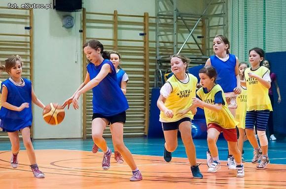 Nieprawda, że w Kutnie jest nudno: koszykówka od najmłodszych lat