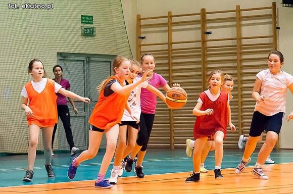 Nieprawda, że w Kutnie jest nudno: koszykówka od najmłodszych lat