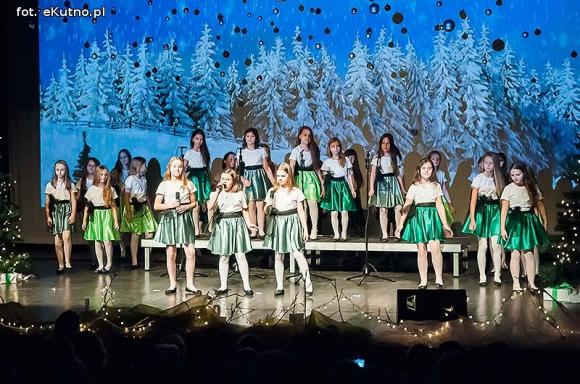 Piosenki z dzwonkami. Talenty muzyczne Młodzieżowego Domu Kultury