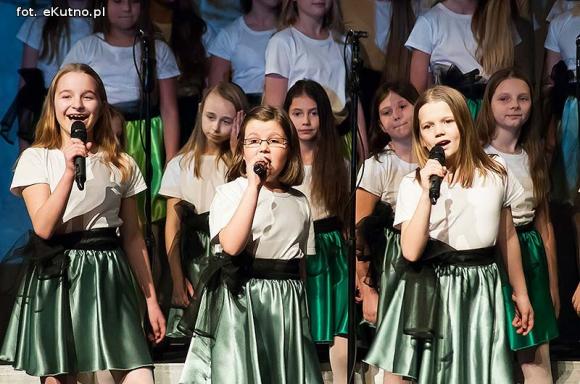 Piosenki z dzwonkami. Talenty muzyczne Młodzieżowego Domu Kultury