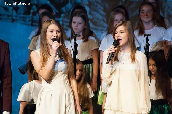 Piosenki z dzwonkami. Talenty muzyczne Młodzieżowego Domu Kultury