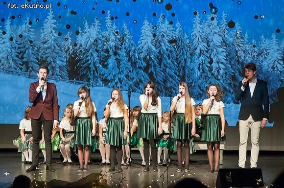 Piosenki z dzwonkami. Talenty muzyczne Młodzieżowego Domu Kultury