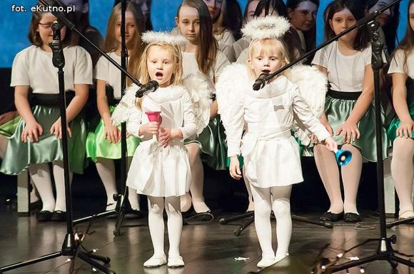 Piosenki z dzwonkami. Talenty muzyczne Młodzieżowego Domu Kultury