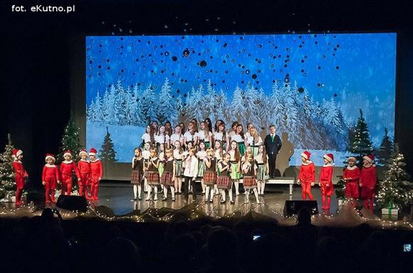 Piosenki z dzwonkami. Talenty muzyczne Młodzieżowego Domu Kultury