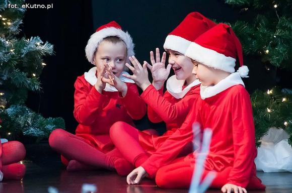 Piosenki z dzwonkami. Talenty muzyczne Młodzieżowego Domu Kultury