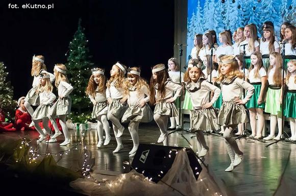 Piosenki z dzwonkami. Talenty muzyczne Młodzieżowego Domu Kultury